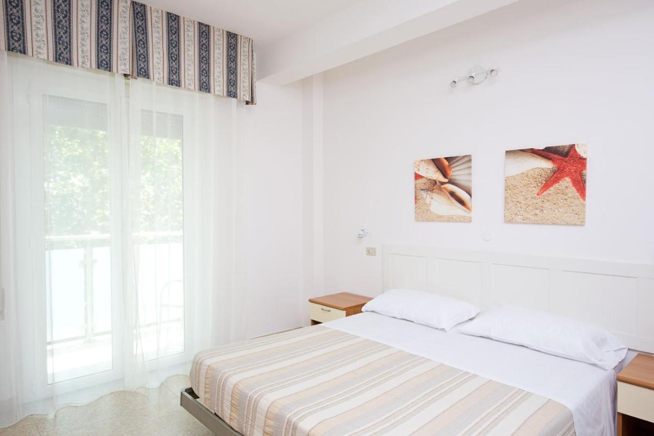 Hotel Helios Riccione Exterior foto